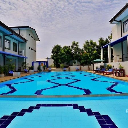 The Blue Wave Hotel Arugam Bay Exteriör bild