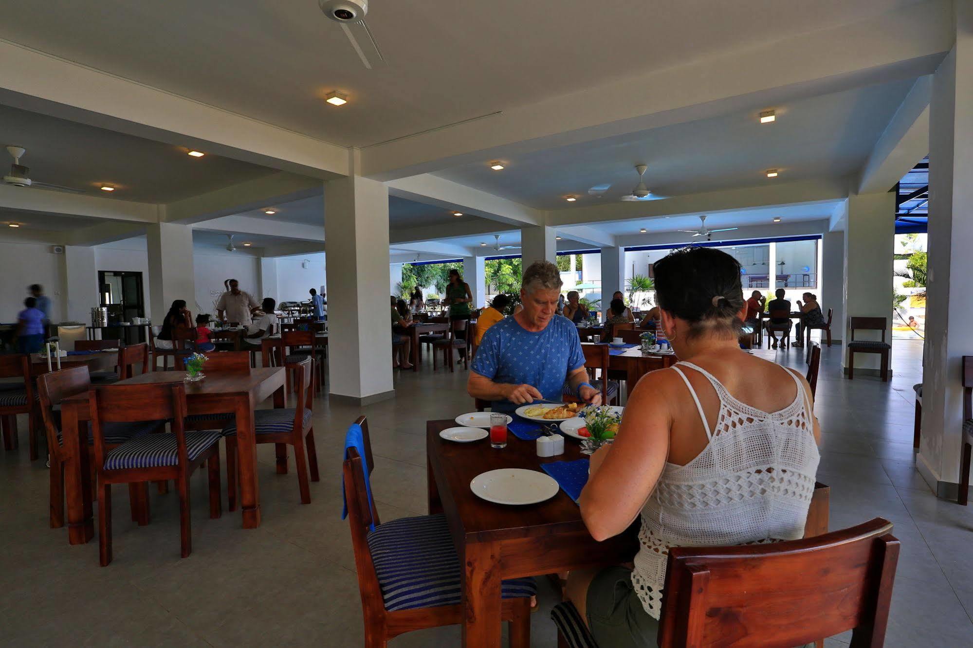 The Blue Wave Hotel Arugam Bay Exteriör bild