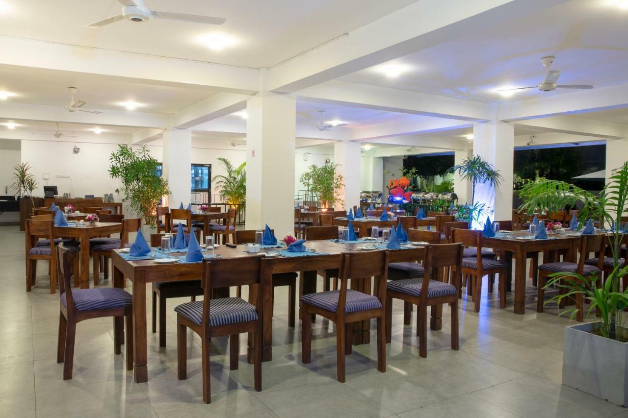 The Blue Wave Hotel Arugam Bay Exteriör bild