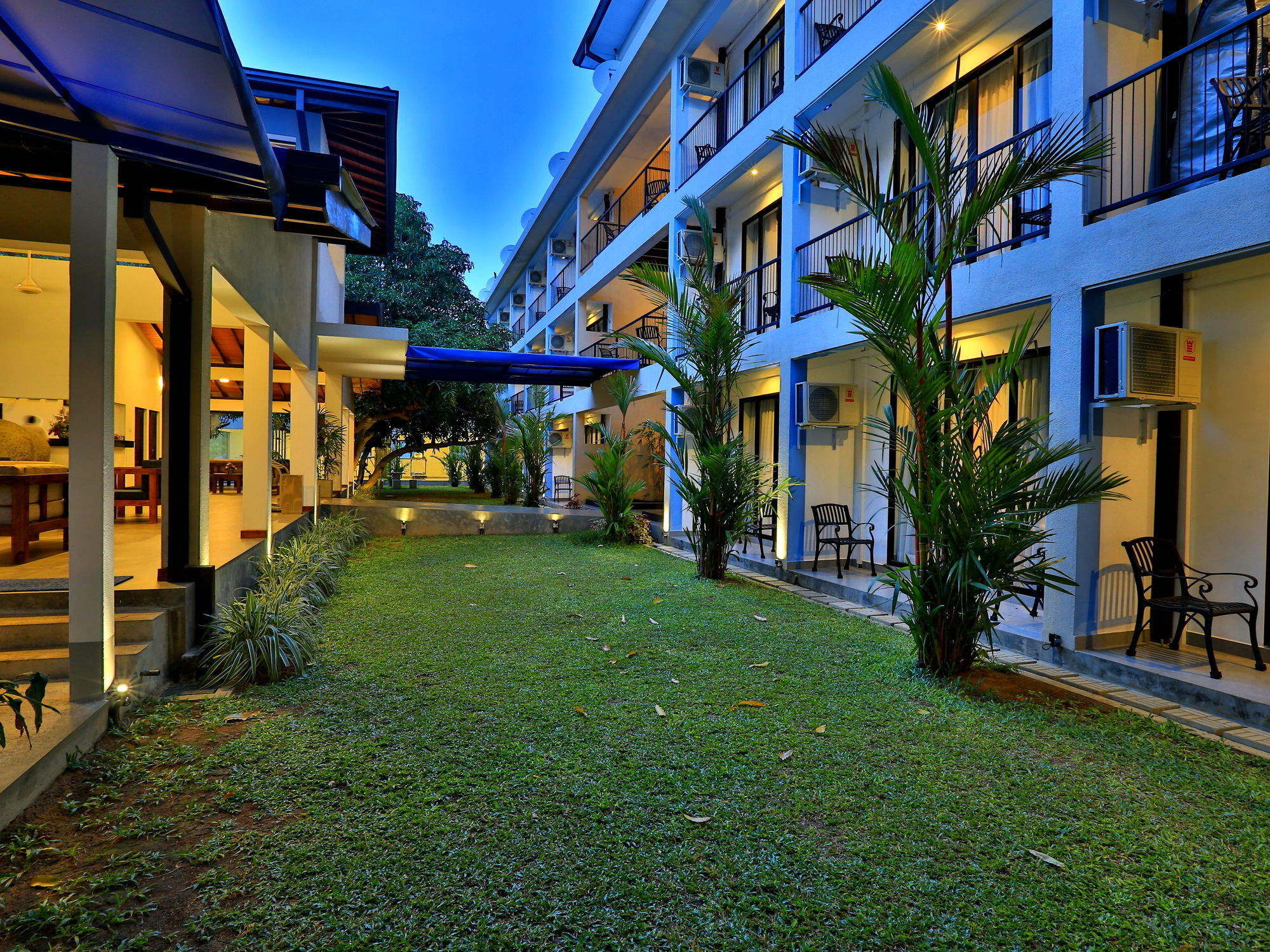 The Blue Wave Hotel Arugam Bay Exteriör bild