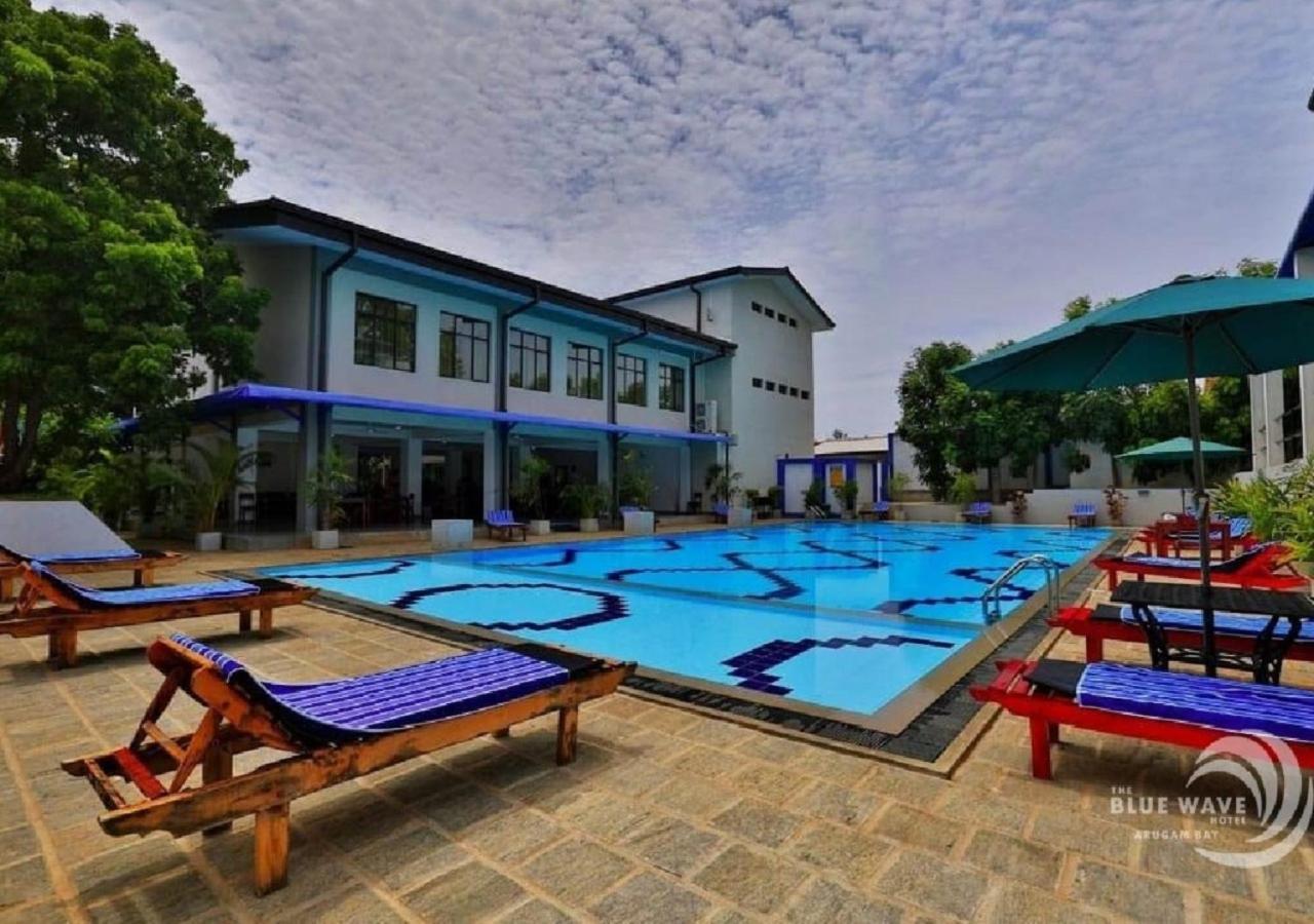 The Blue Wave Hotel Arugam Bay Exteriör bild