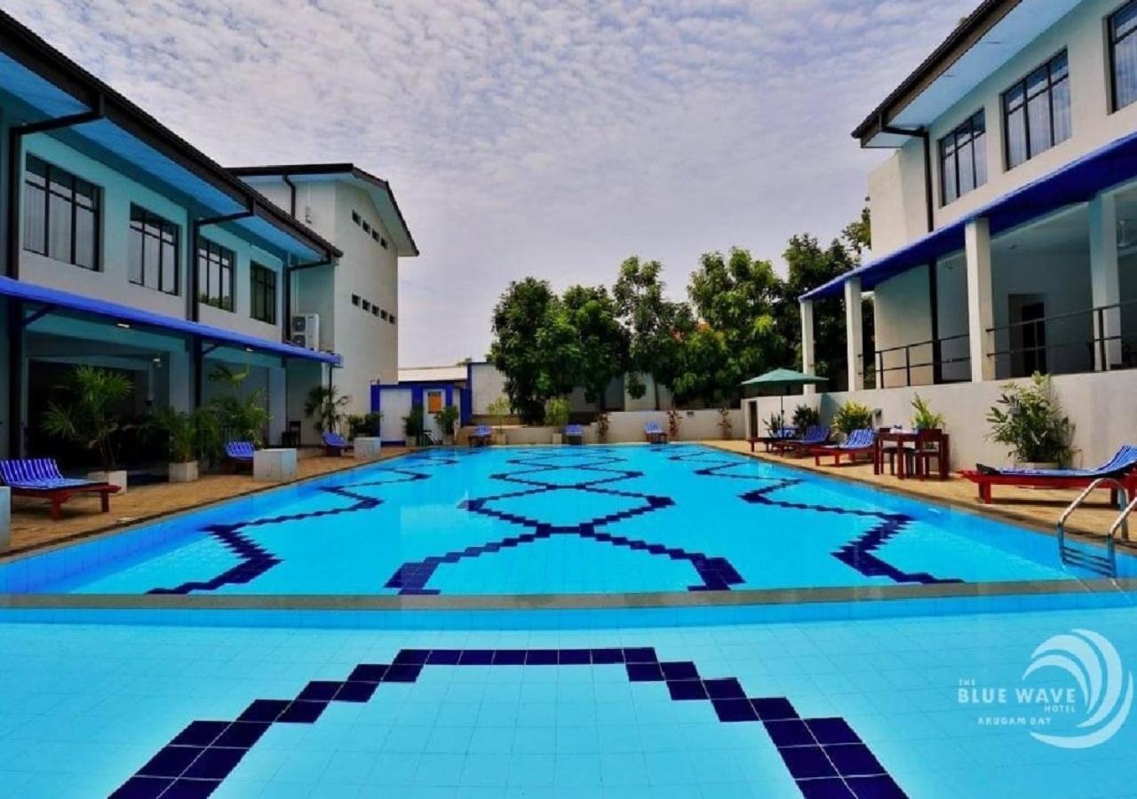 The Blue Wave Hotel Arugam Bay Exteriör bild